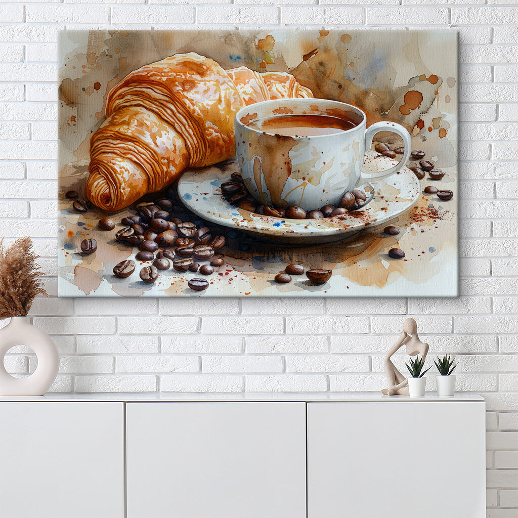 Croissant s kávou v interiéri