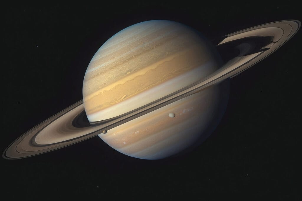 Saturn na pozadí vesmíru — celý dizajn