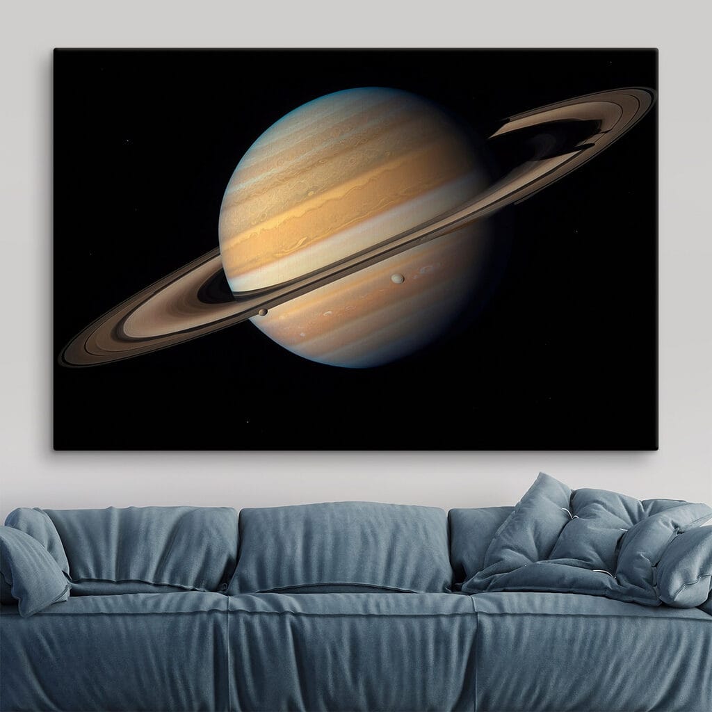 Saturn na pozadí vesmíru v interiéri