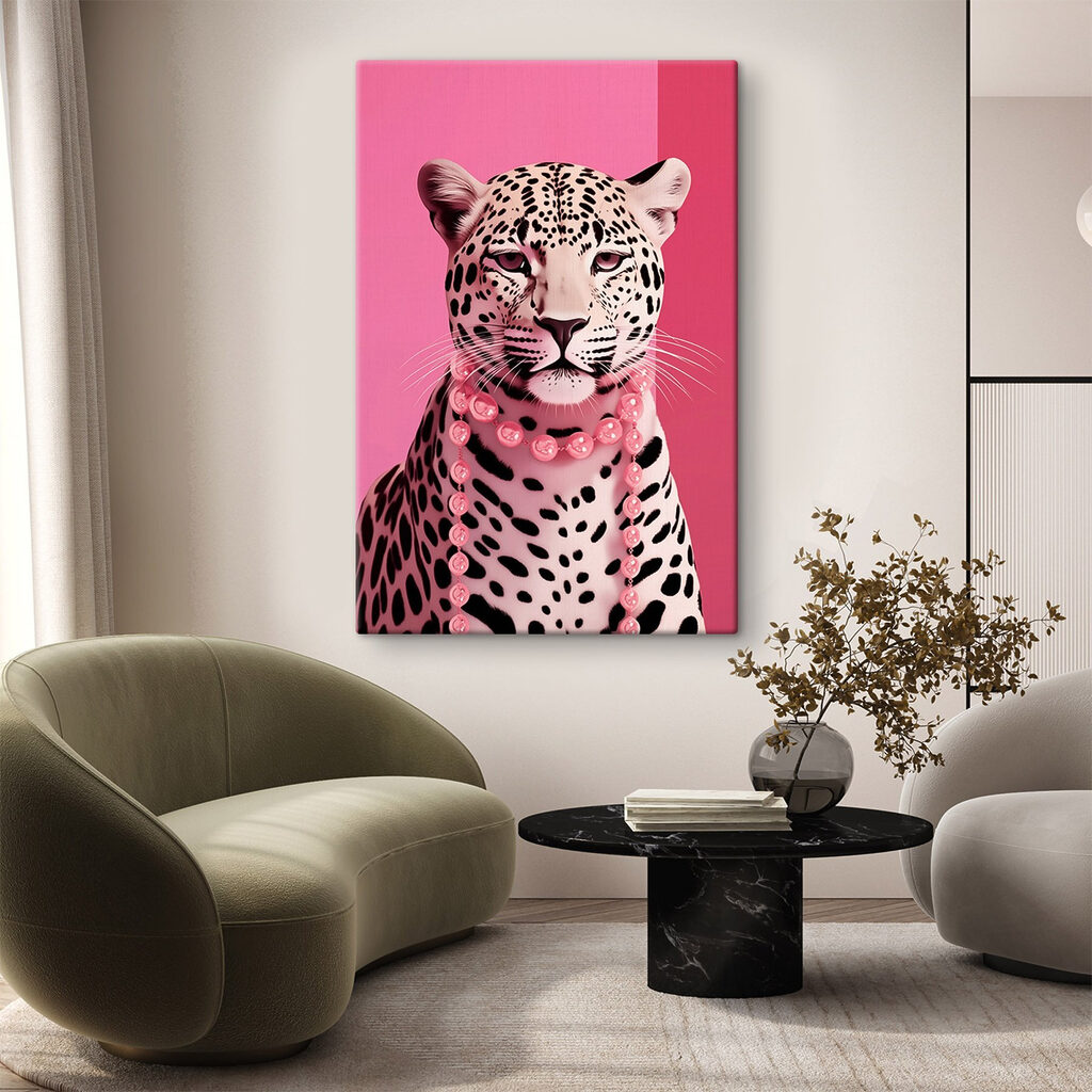 Leopard s ružovým náhrdelníkom — interiér 2
