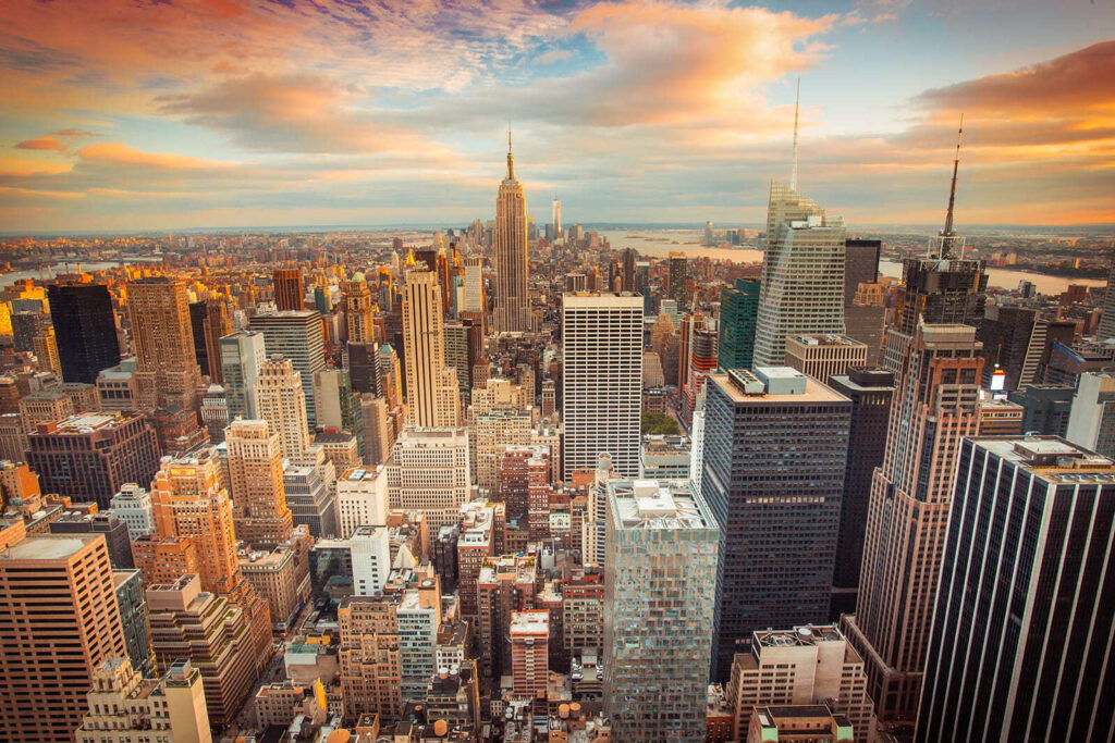 Newyorské mrakodrapy v súmraku — celý dizajn