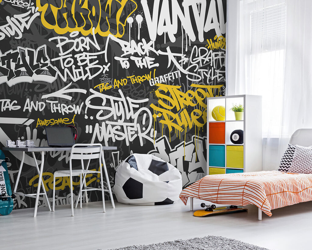 Žlté graffiti na čiernom v interiéri