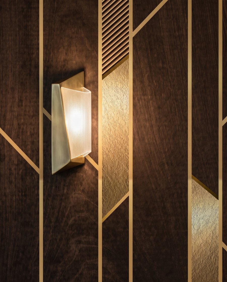 Zlaté línie na hnedom — detail