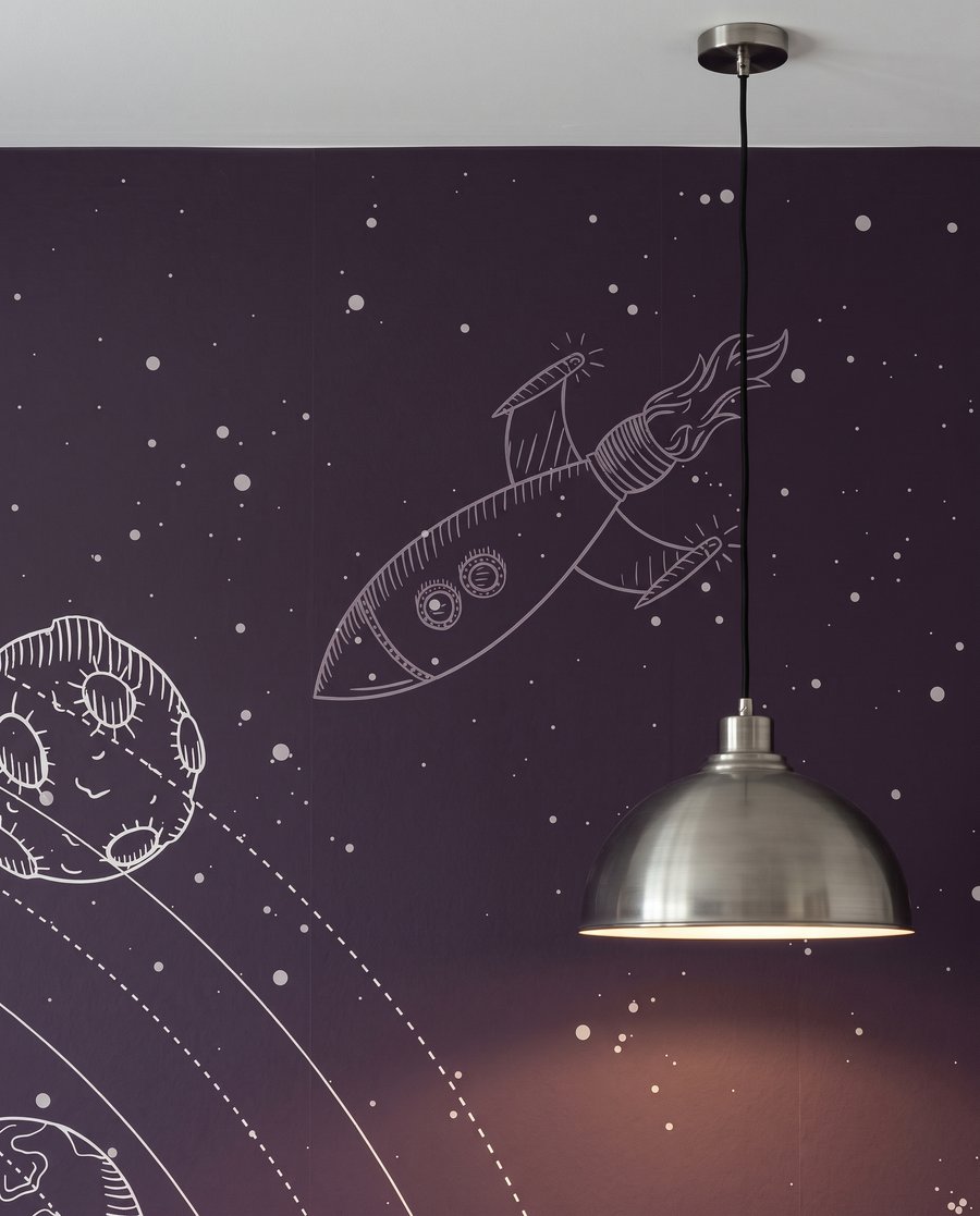 Astronaut medzi obežnými dráhami — detail