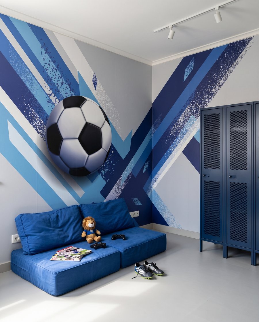 Futbalová lopta medzi pásmi v interiéri